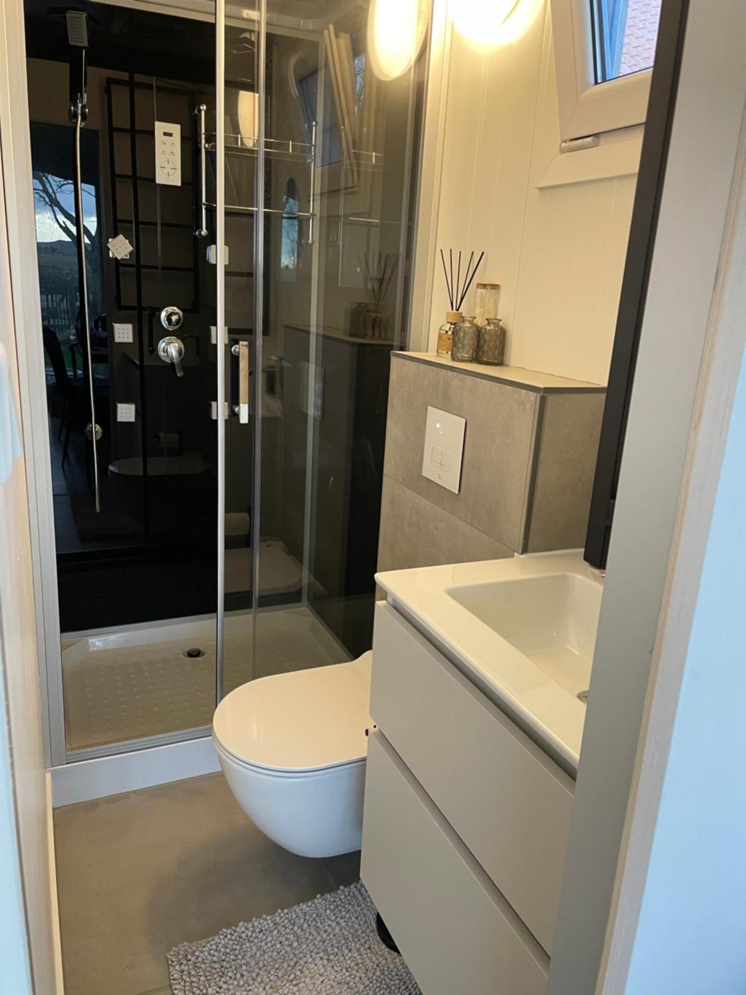 Luxe Tiny House Incl Jacuzzi En Strandhuisje In Zomerseizoen Meliskerke Exterior photo