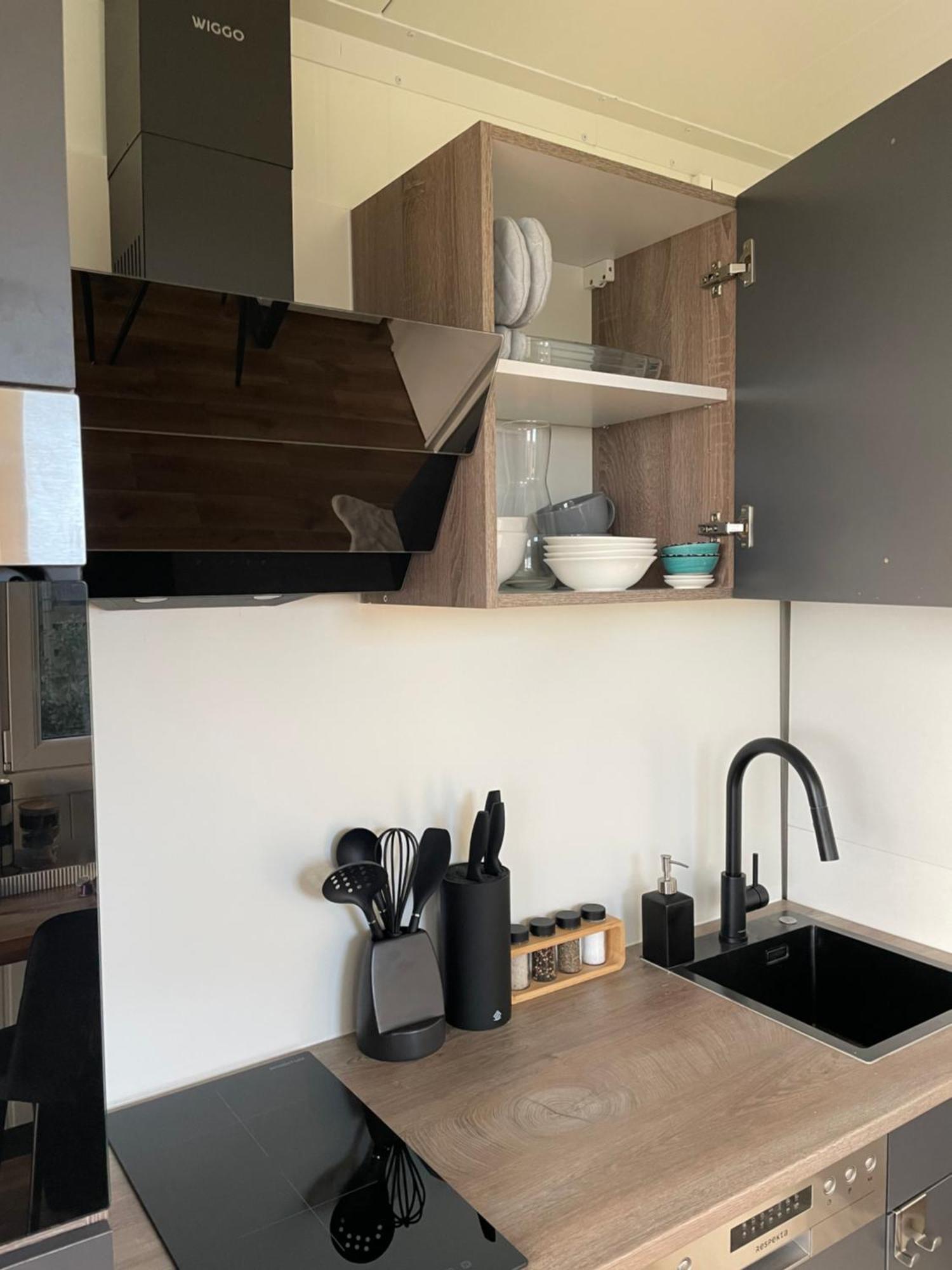 Luxe Tiny House Incl Jacuzzi En Strandhuisje In Zomerseizoen Meliskerke Exterior photo